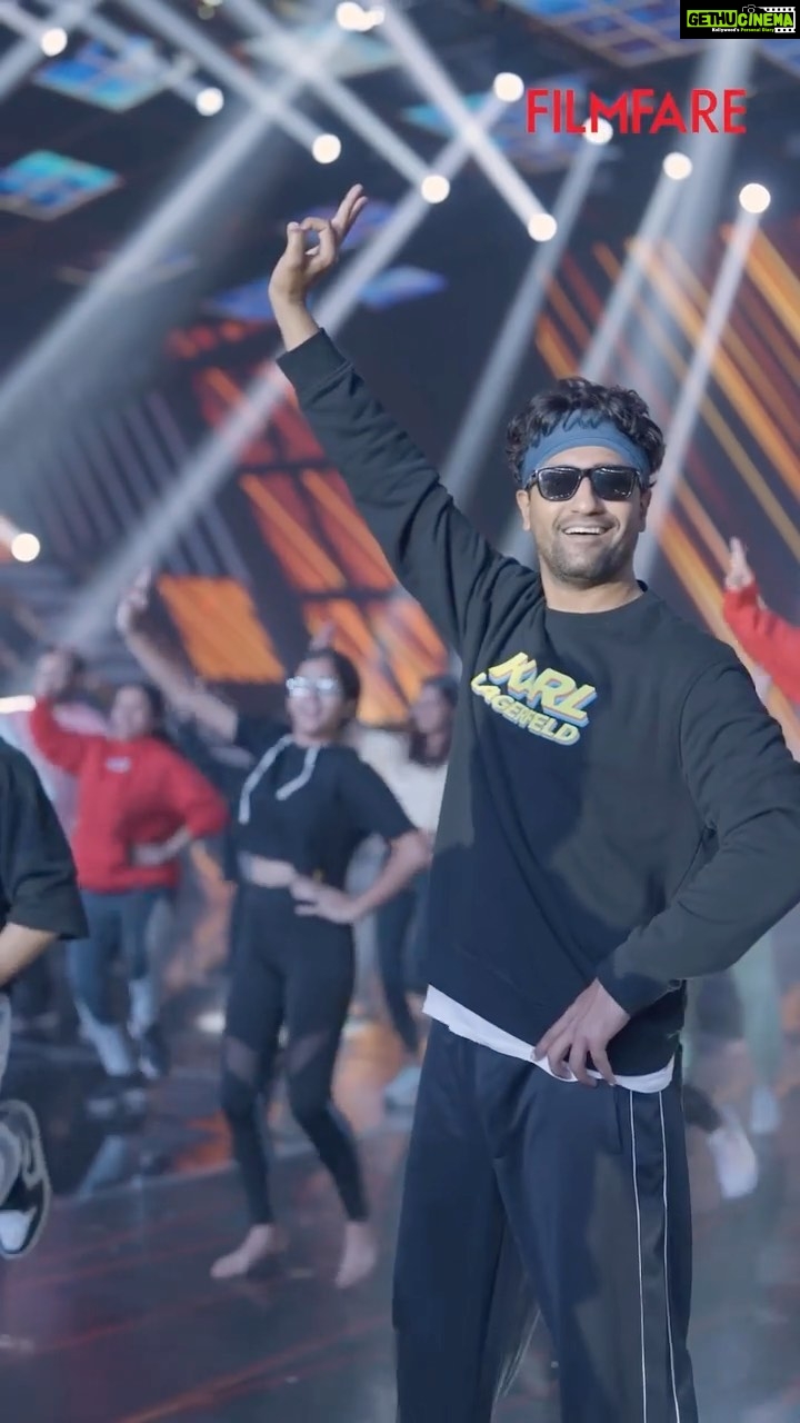Vicky Kaushal Instagram - You’ve heard of Put Your Finger Down and now it’s time for something fresh - Put Your Hand Up (Filmfare Edition)! Our Best Actor (Critics’) awardee #VickyKaushal plays the fun game and gives us a taste of what #FilmfareAwards season is like. #Wolf777newsFilmfareAwards #FilmfareOnReels #FilmfareAwards2022 #Celeb