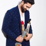 Vicky Kaushal Instagram – Smiling, looking at the fruits in hand and the roots underneath my feet. • Lokmat Maharashtrian of the Year Award. • Femina Fresh Face of the Year Award. • Dada Saheb Phalke Award- Best Performance in a Leading Role (URI).