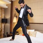 Vicky Kaushal Instagram - How’s the Pose? ...High Sir!