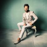 Vicky Kaushal Instagram - ‘Hot Stepper of the Year’. Thank You @filmfare @jiteshpillaai #filmfareglamourandstyleawards #aboutlastnight