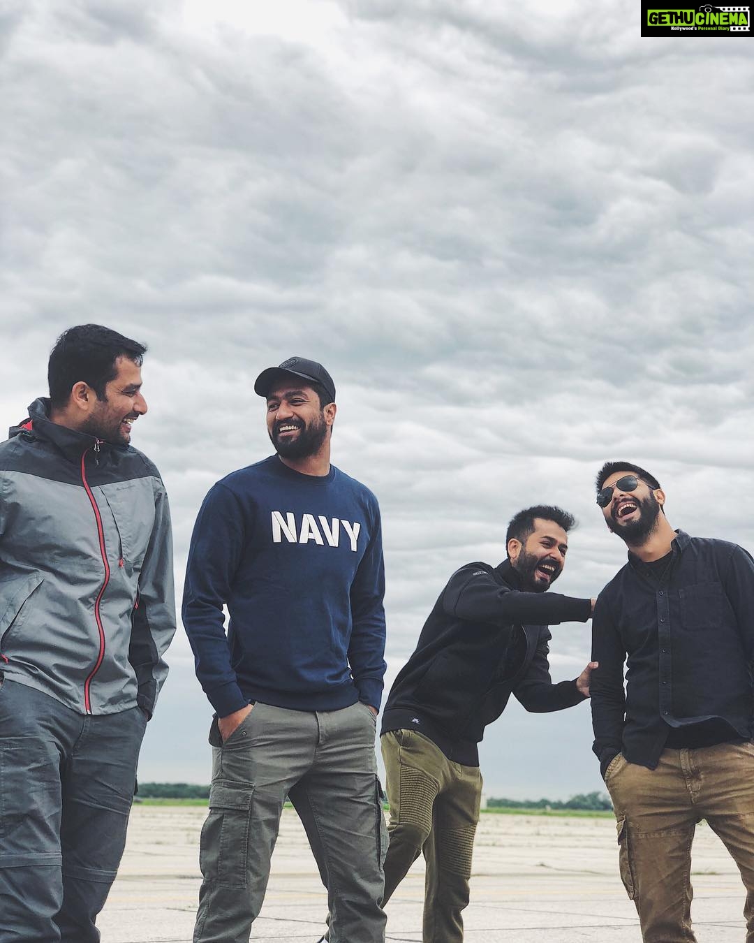 Vicky Kaushal Instagram - Boy Scouts of URI... Production Designer-Actor-Director-Cinematographer. #OnSet #throwback