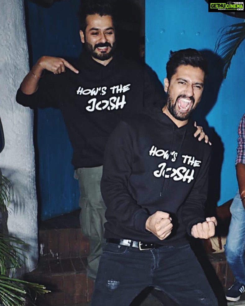 Vicky Kaushal Instagram - Mood, when I know he’s got my back. Mera director, mera bhai! @adityadharfilms #URITheSurgicalStrike #HowsTheJosh Thank You for all the Love! 🇮🇳❤️
