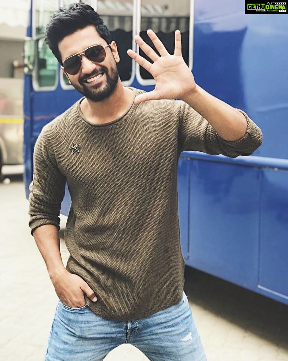 Vicky Kaushal Instagram - 🖐🏽 days to go! #URITheSurgicalStrike