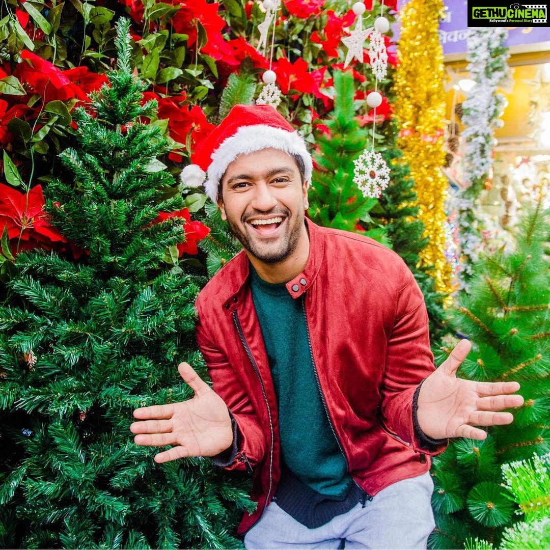 Vicky Kaushal Instagram - Jingle all the way... Merry Christmas!!! 🎄🎄🎄 PC: @photuwala_teja Copyright: @bombaytimes