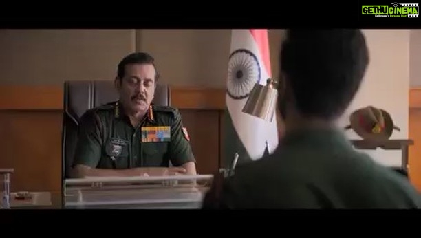 Vicky Kaushal Instagram - The sound of pride, valour and triumph! The new anthem of new India. #Challa out now: Link in Story. #HowsTheJosh #URITheSurgicalStrike @yamigautam #PareshRawal @adityadharfilms #RonnieScrewvala @zeemusiccompany @shashwatogy @vivekhariharan @mainhoonromy @rsvpmovies