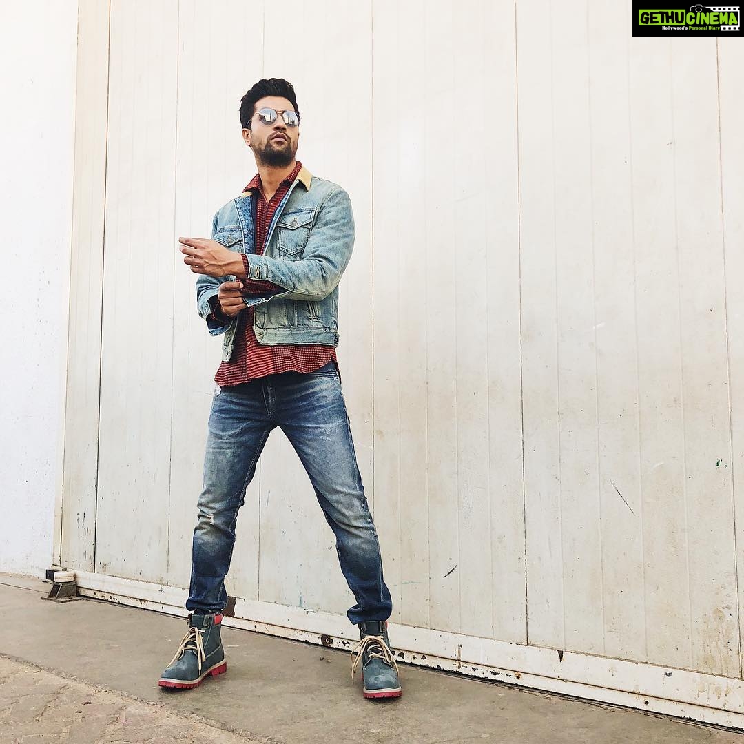 Vicky Kaushal Instagram - New day, new start! #URI #promotions