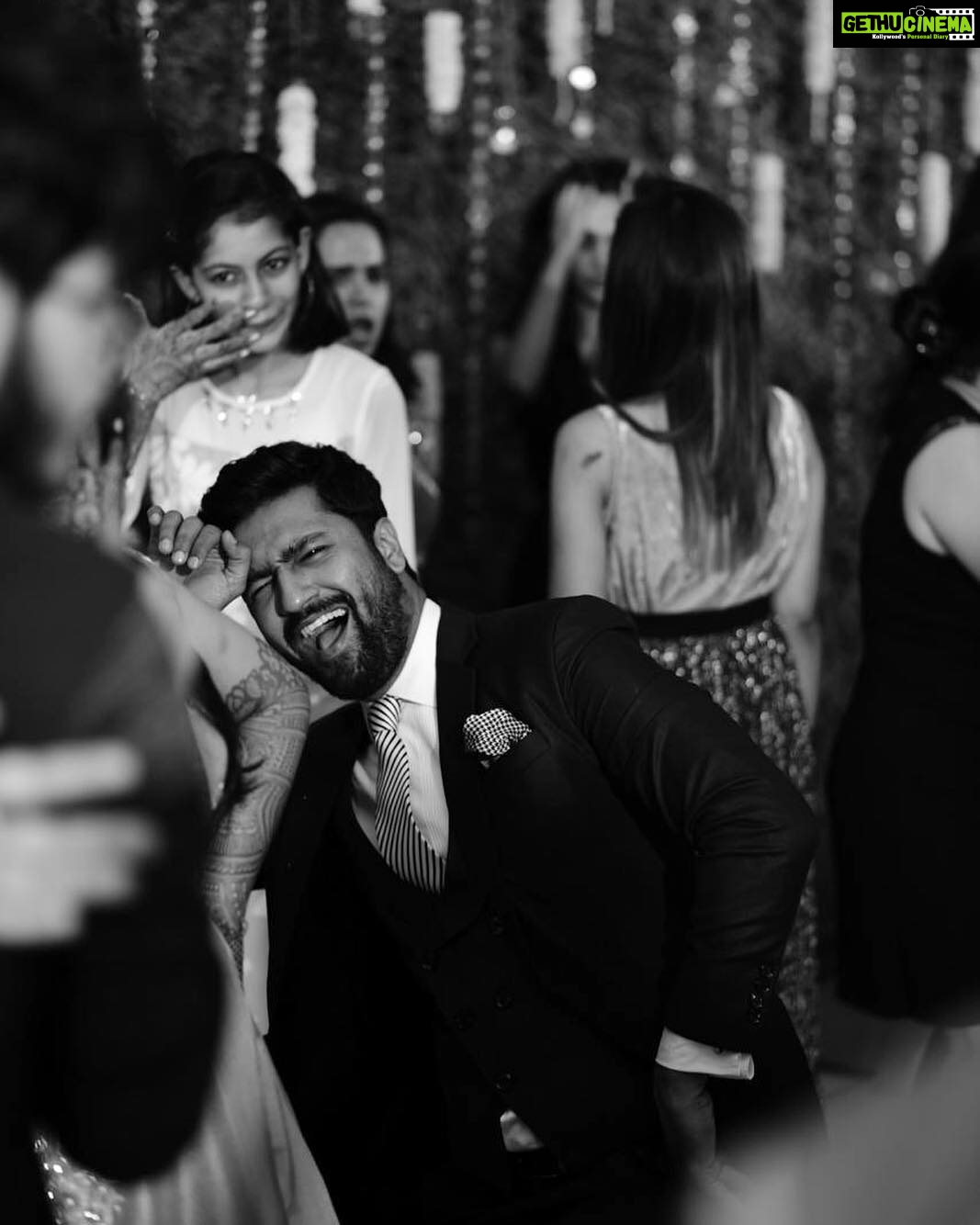 Vicky Kaushal Instagram - Coz Iβm a black belt in Baraati dance! πΊπ½π₯ PC: @khamkhaphotoartist