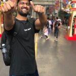 Vicky Kaushal Instagram - Child mode activated! PC: @sunsunnykhez Universal Studios Singapore