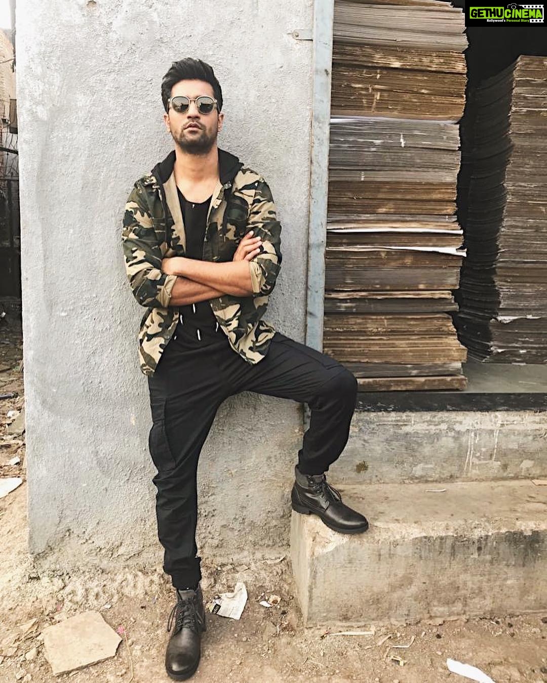 Vicky Kaushal Instagram - Mud loving, camo wearing kinda guy.