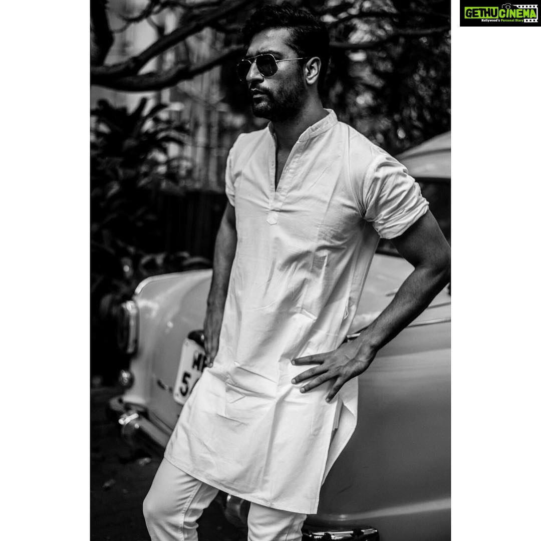 Vicky Kaushal Instagram - Urban tribe, देसी vibe.