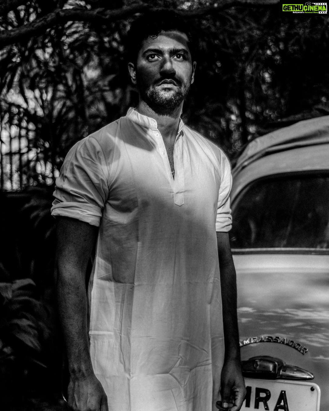 Vicky Kaushal Instagram - A bright afternoon, a twilight player and a dark man... ##21stcenturyindianspirit by @sinbadphgura