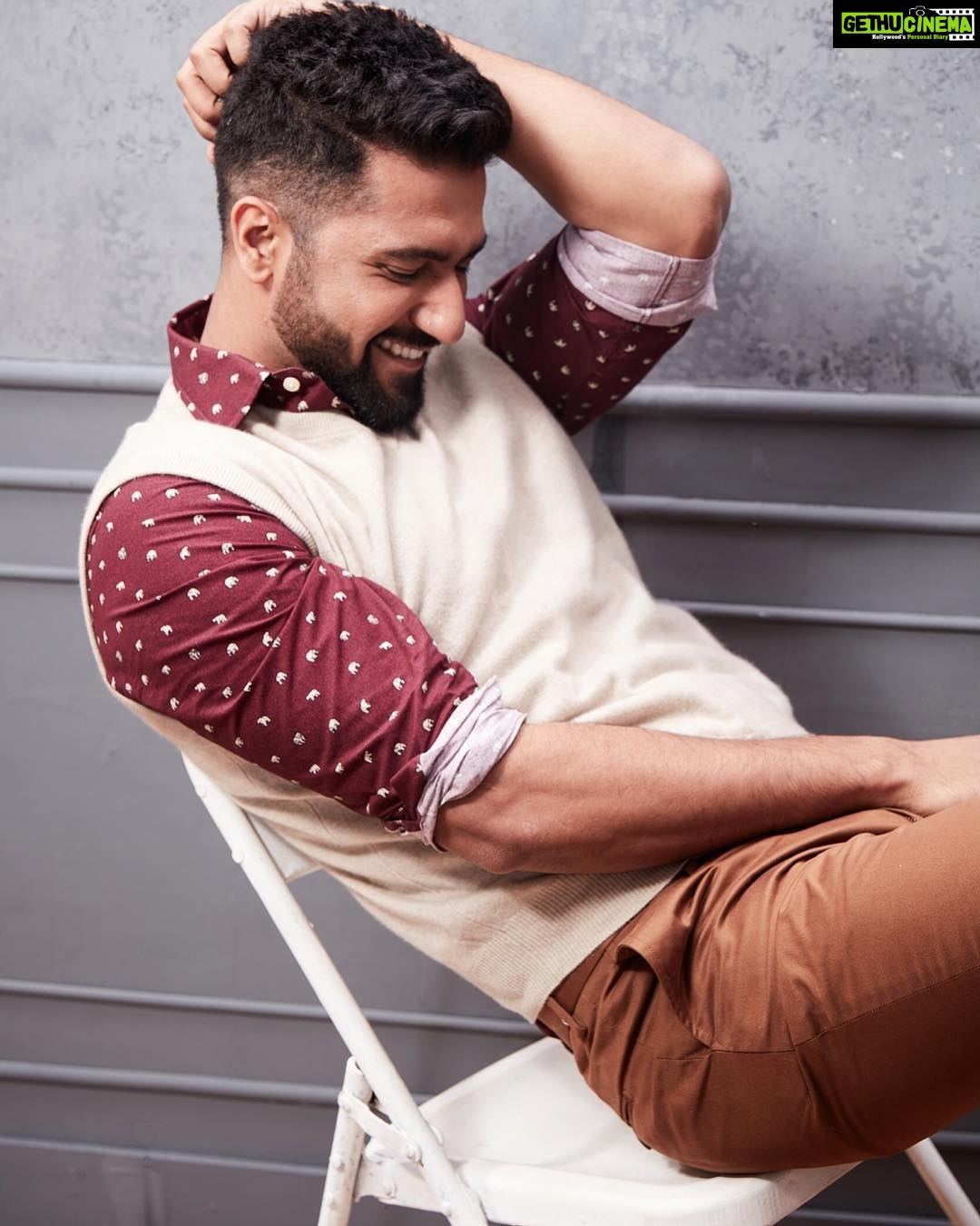 Vicky Kaushal Instagram - Mood: Candid (not) Pose: ‘Dolaa Re’ Shot by: @abheetgidwani For: @mansworldindia