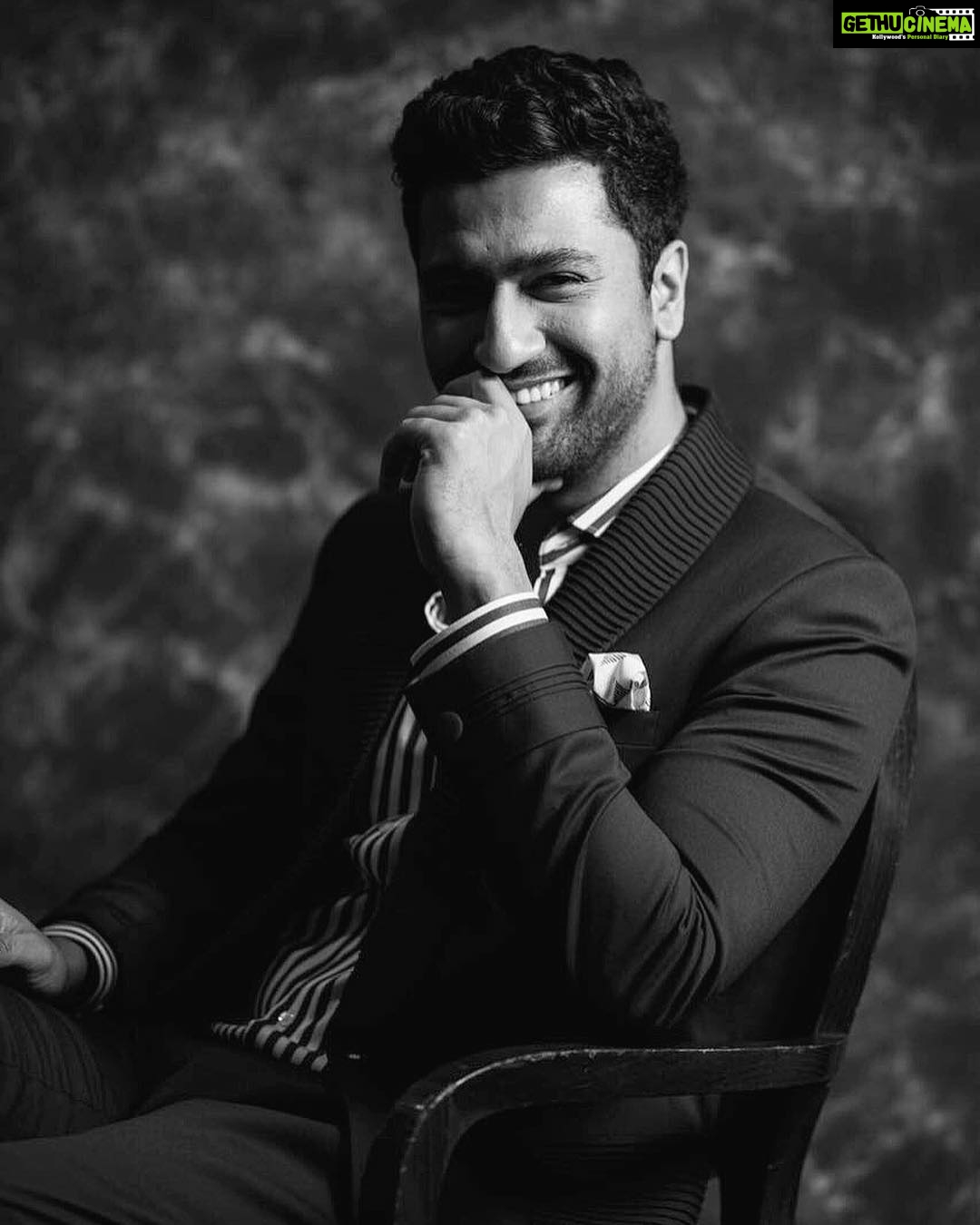 Vicky Kaushal Instagram - Portraits shot by @khamkhaphotoartist minutes before taking the stage to host the Closing ceremony of @mumbaifilmfestival last night.