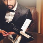 Vicky Kaushal Instagram - Thank You @vogueindia for the honour and a big hug to you @anaitashroffadajania 🤗❤️
