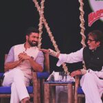 Vicky Kaushal Instagram - Thank You @ndtv for making me a part of such an important discussion and such an honour to share the stage with Bachchan Sir 🙏 #SwachhIndia #Cleanathon
