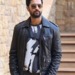 Vicky Kaushal Instagram - Elated, excited and ever grateful! Thank You for the thunderous response to the Trailer! #HowIsTheJosh #URI ...In cinemas 11thJan2019 🇮🇳 PC: @sunil.r.khandare Styled by: @amandeepkaur87