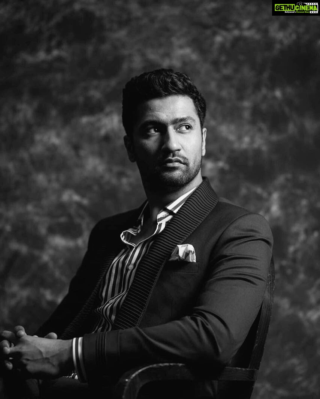 Vicky Kaushal Instagram - Portraits shot by @khamkhaphotoartist minutes before taking the stage to host the Closing ceremony of @mumbaifilmfestival last night.