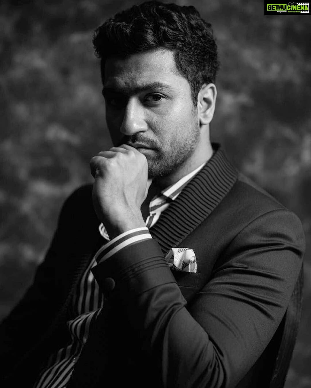 Vicky Kaushal Instagram - Portraits shot by @khamkhaphotoartist minutes before taking the stage to host the Closing ceremony of @mumbaifilmfestival last night.