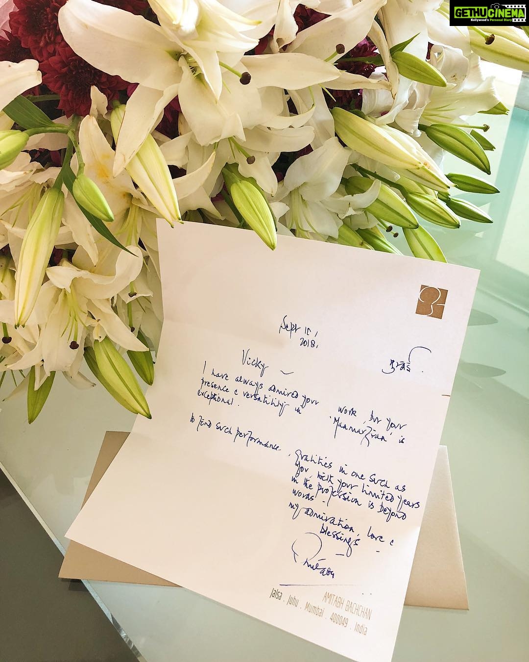 Vicky Kaushal Instagram - THE letter and bouquet every actor is waiting for! Thank You Amitabh Bachchan Sir, this means the world to me!!! @amitabhbachchan Sir 🙏🙏🙏 #Manmarziyaan
