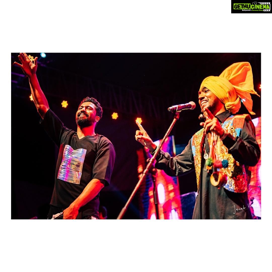 Vicky Kaushal Instagram - The raw, rustic and unique voice of ‘Dhayaanchand’ - @vijayyamla 🙏 Phatte chakki chalo Phaaji 😃🤟🏽 #Manmarziyaan #14thSept #Dhayaanchand @ameet_trivedi