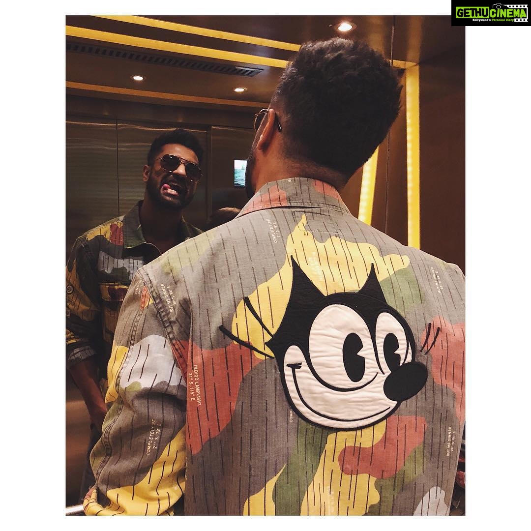 Vicky Kaushal Instagram - cartoon on a cartoon..