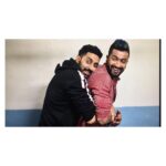 Vicky Kaushal Instagram - Dostana ✌🏽??? 😂🤣 @bachchan #Manmarziyaan #14thSept 📷: @khamkhaphotoartist