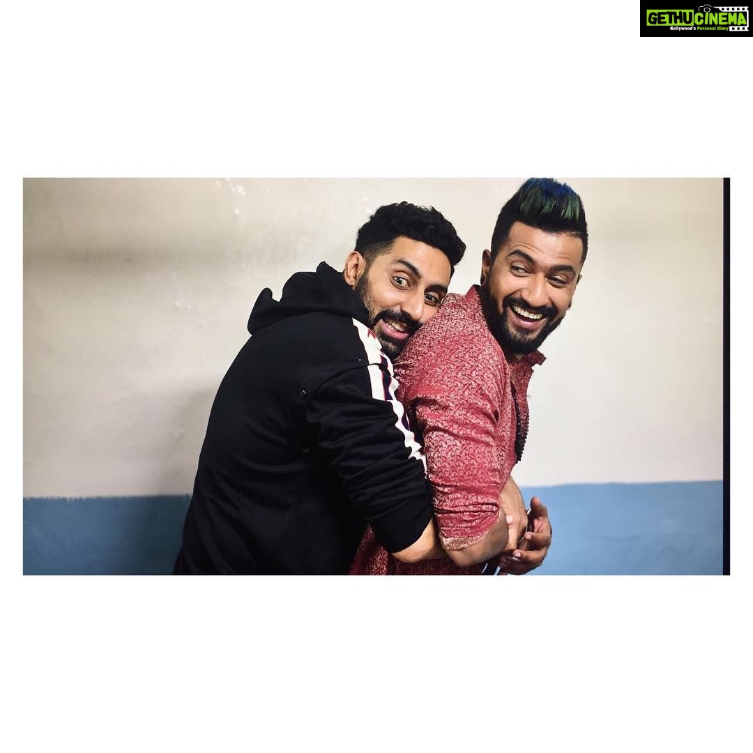 Vicky Kaushal Instagram - Dostana ✌🏽??? 😂🤣 @bachchan #Manmarziyaan #14thSept 📷: @khamkhaphotoartist