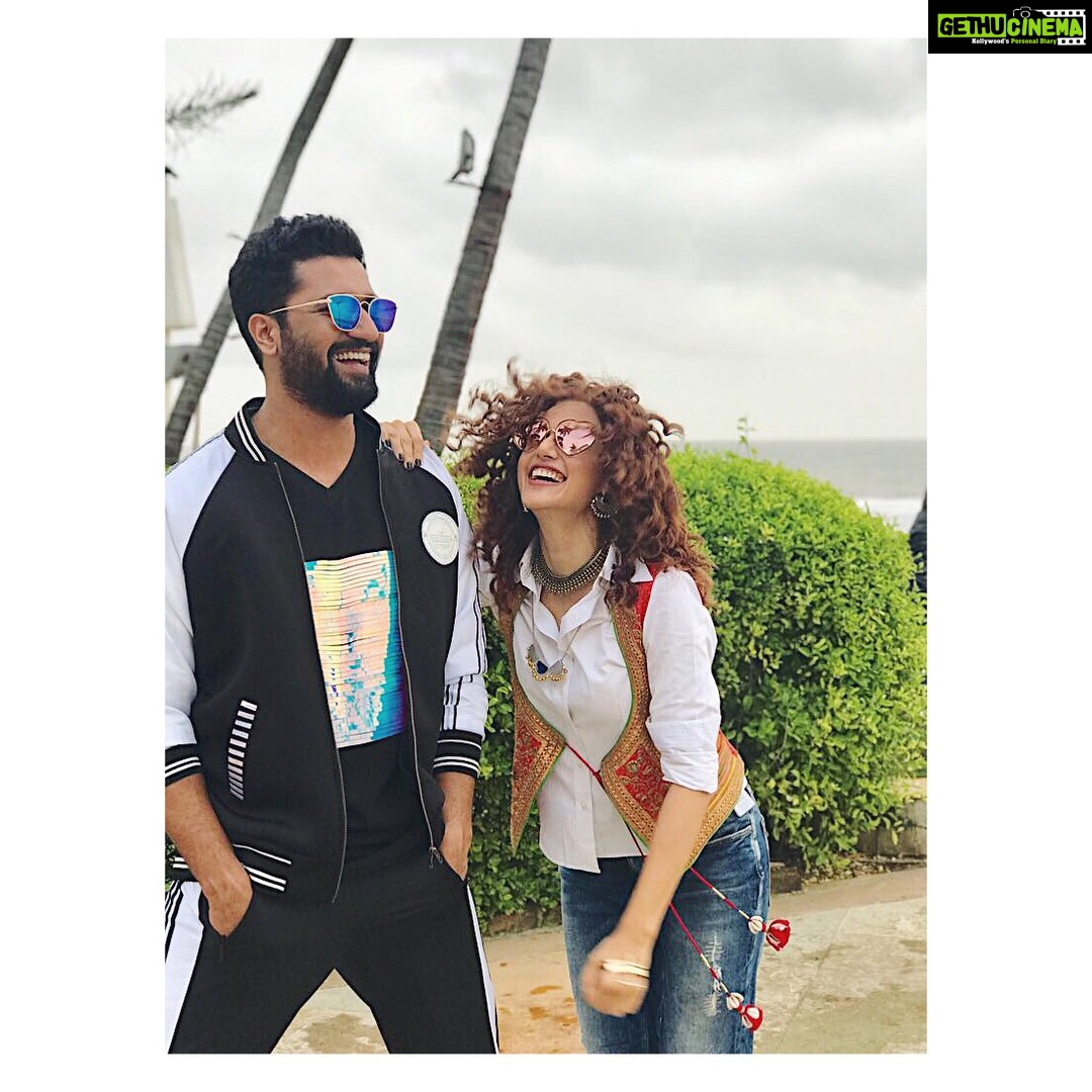 Vicky Kaushal Instagram - Neela Kukkad tey Laal Pari.. #Manmarziyaan #14thSept Styling & pc: @amandeepkaur87