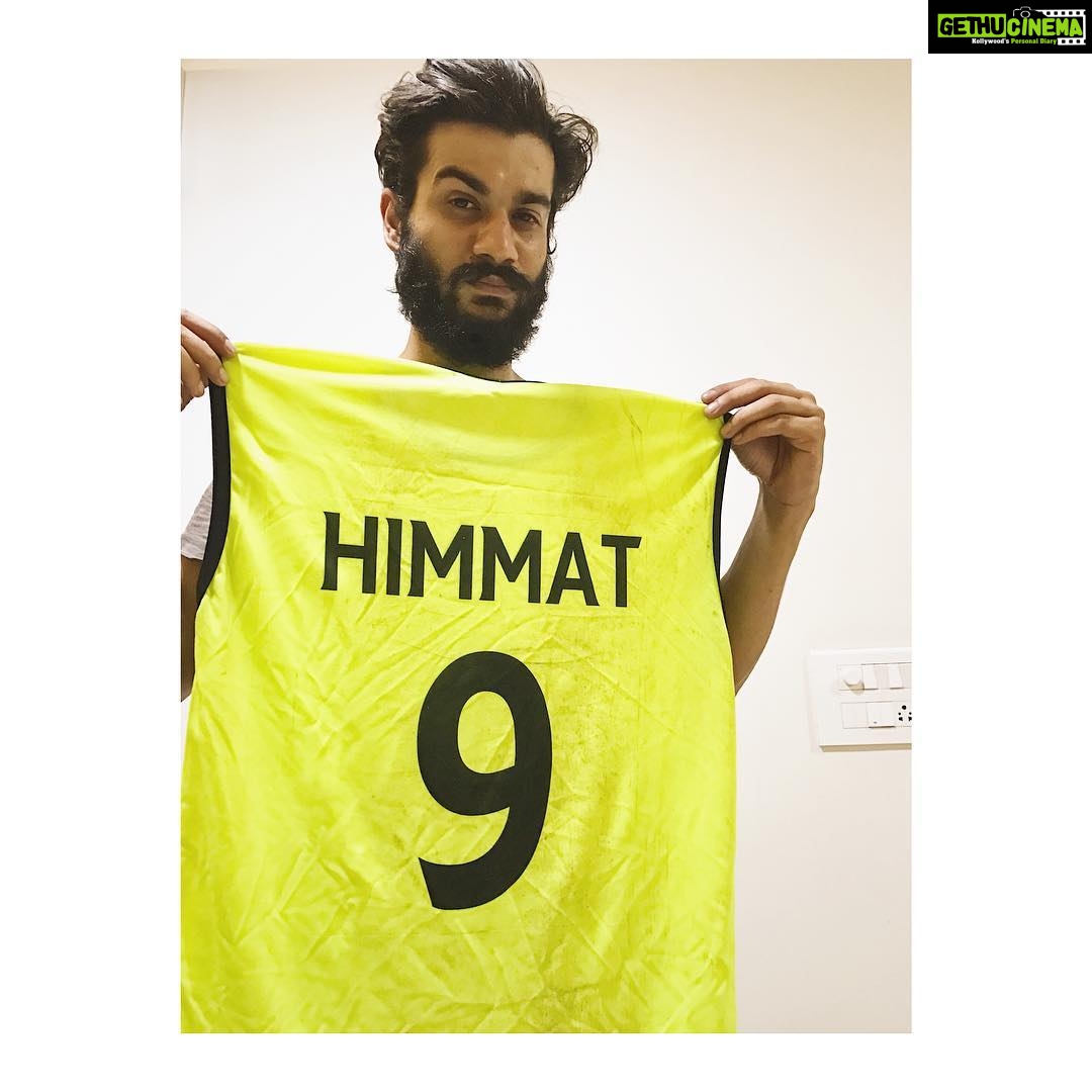 Vicky Kaushal Instagram - Probably the happiest day of my life when I saw my kid brother shine like pure Gold on that big screen last night... feel like such a proud parent. I love you meri Jaan. @sunsunnykhez as #HimmatSingh in #GOLD ... Ammazzing film, in cinemas near you! 🏅