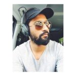 Vicky Kaushal Instagram - necessary accessory... 🤷🏼‍♂️