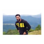 Vicky Kaushal Instagram - That’s a mountain person there.. 😇
