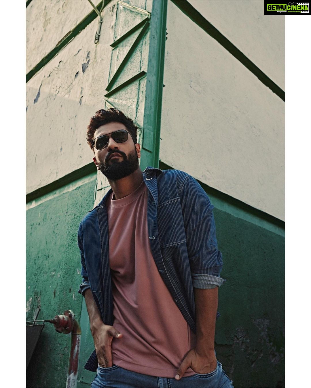 Vicky Kaushal Instagram - Quick burst. 📸⚡️ . @vaishnavpraveen | @amandeepkaur87
