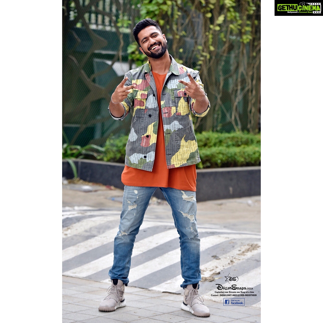Vicky Kaushal Instagram - “How you doin?!” 😚