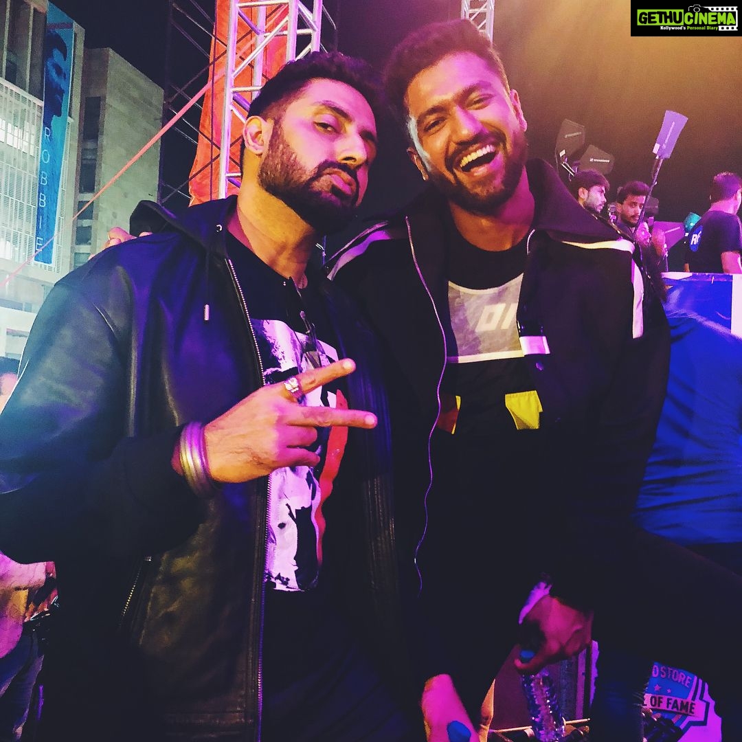 Vicky Kaushal Instagram - #ManmarziyaanMusicalTour #aboutlastnight 🔥🤟🏽 Greater Noida