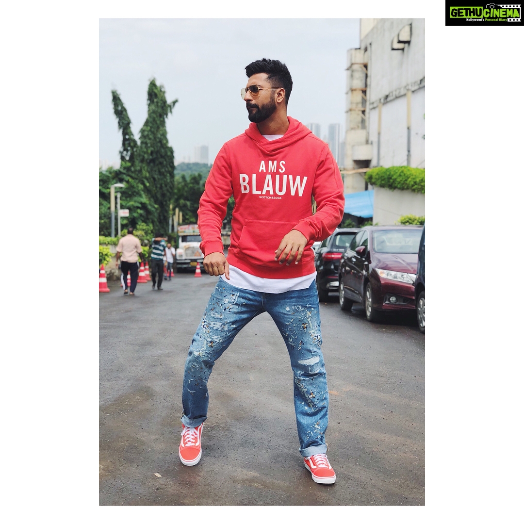 Vicky Kaushal Instagram - 🍊candy... By @amandeepkaur87 #Manmarziyaan #14thSept
