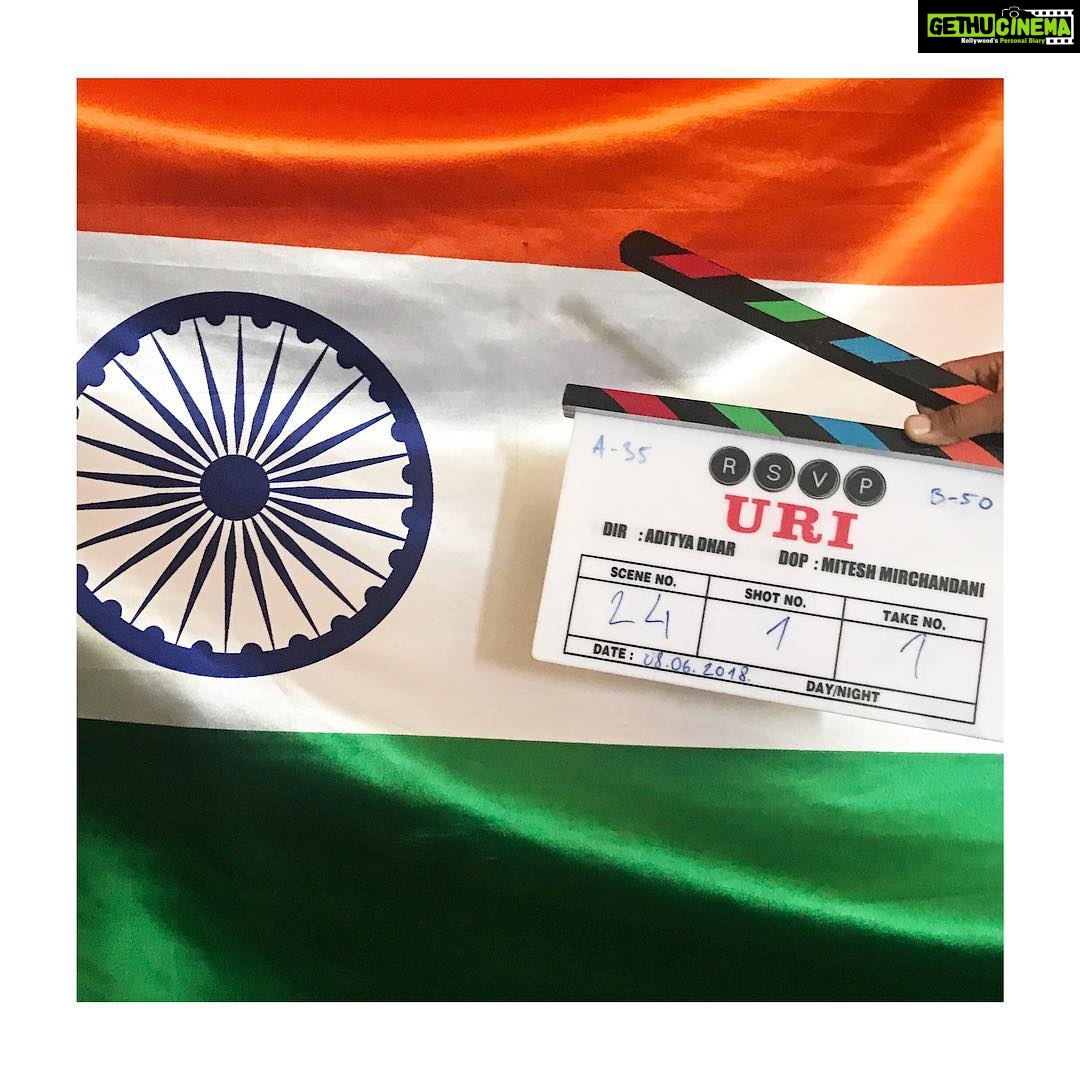Vicky Kaushal Instagram - The magic of new beginnings! Day1. #Uri 🇮🇳 #AdityaDhar #RonnieScrevwala @yamigautam @pareshrawal_official @kulharikirti @merainna @soniyeah22 @miteshdop @rohitrchaturvedi @rsvpmovies