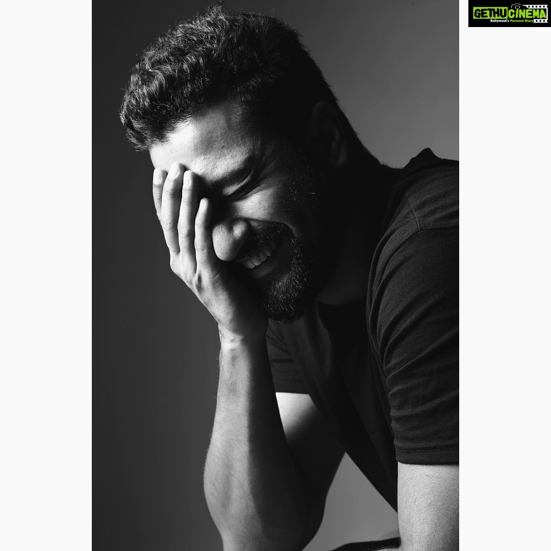 Vicky Kaushal Instagram - S m ; ) e by @munnasphotography