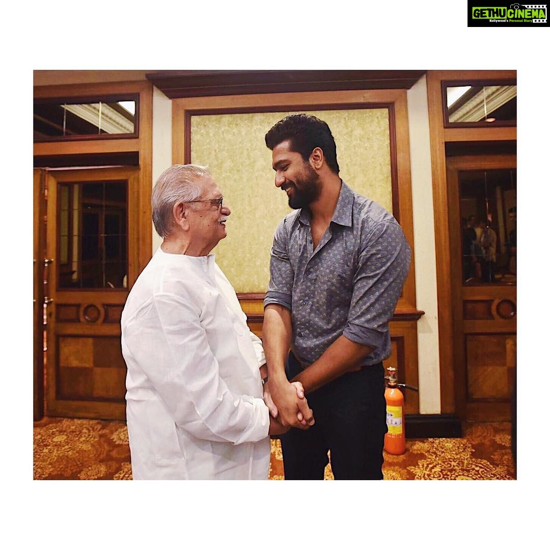 Vicky Kaushal Instagram - This birthday was very special! #GulzarSaab ❤️