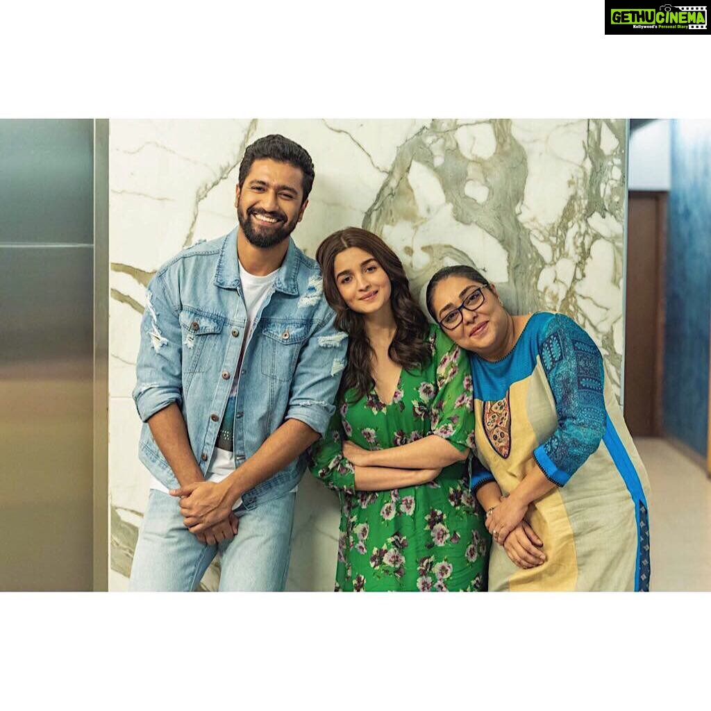 Vicky Kaushal Instagram - & finally its the day we were waiting for! The film is yours now. Give some love 🤗🙏🤞🏽#Raazi