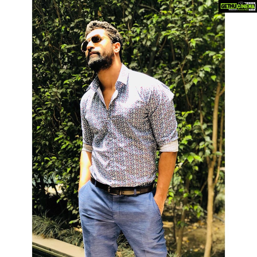 Vicky Kaushal Instagram - Simple & Blue - favourite state of mind! #Raazi11thMay