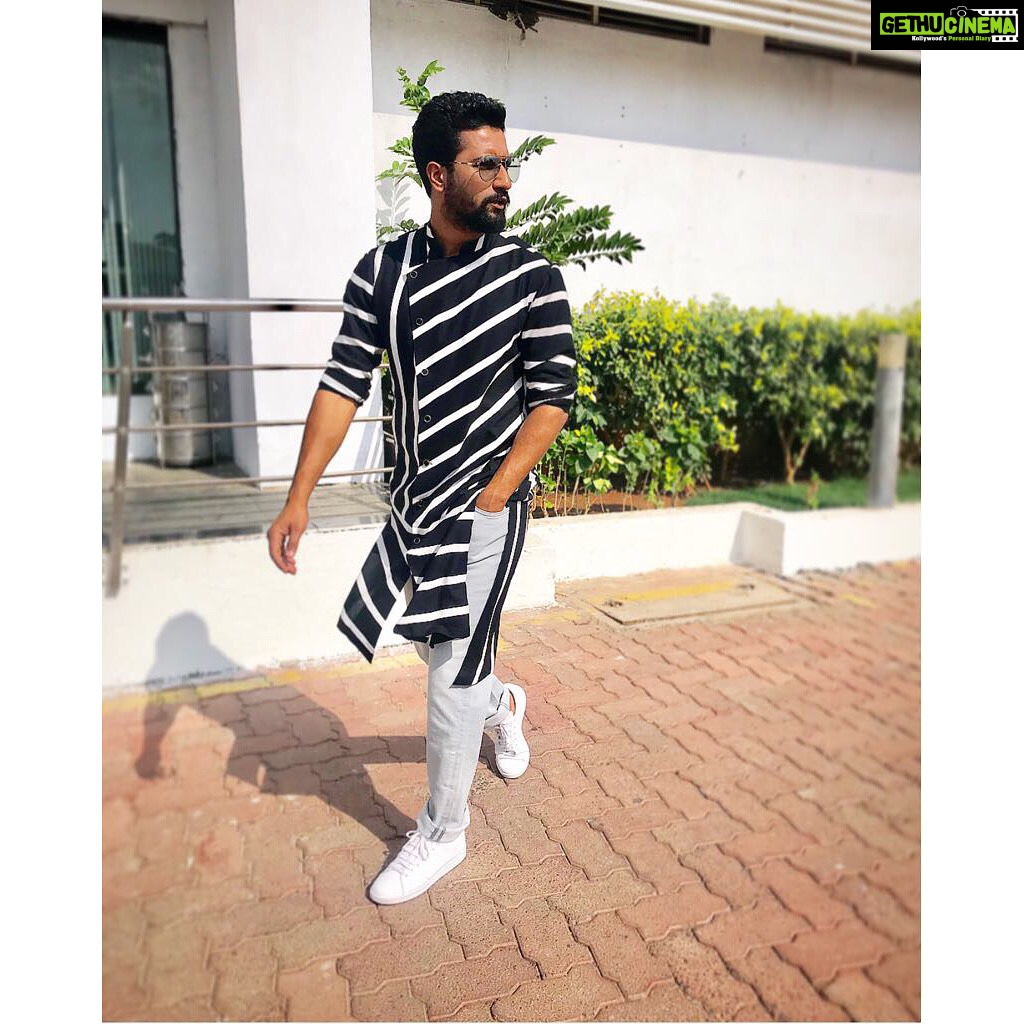 Vicky Kaushal Instagram - So, what are my lines? #Raazi11thMay at a theatre near or far from you 😘