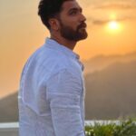 Vicky Kaushal Instagram - ⛰❤️