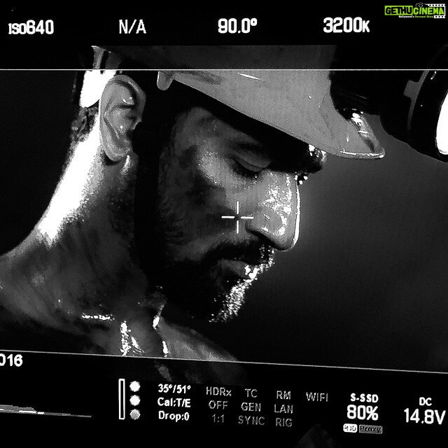 Vicky Kaushal Instagram - Work. Sweat. Shine. Repeat. 📷: @kaalimaayee