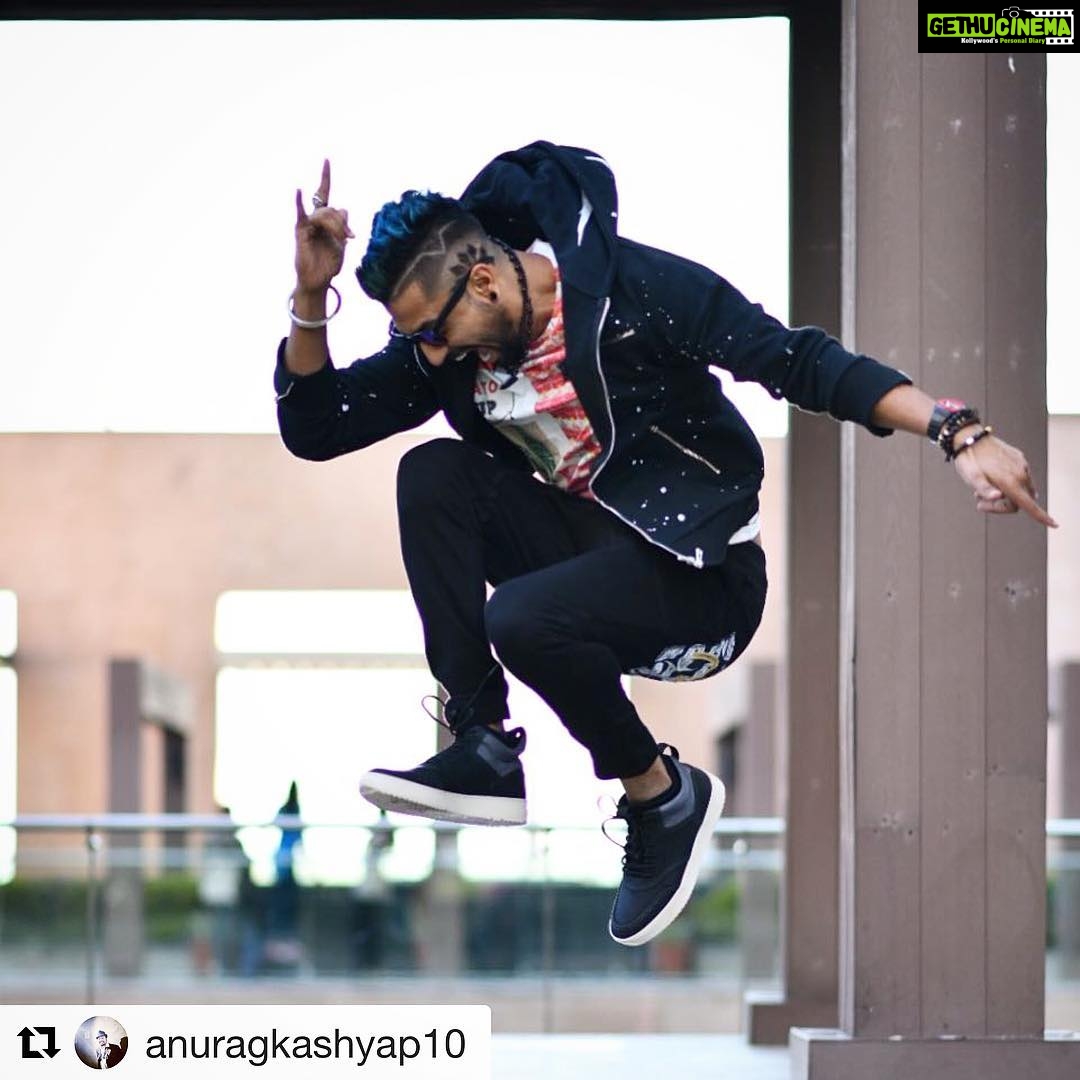 Vicky Kaushal Instagram - What a joyous ride this one has been! #Repost @anuragkashyap10 ・・・ And it’s a wrap for @vickykaushal09 .. you will be missed.. #Manmarziyaan #Amritsar . Photo by @khamkhaphotoartist