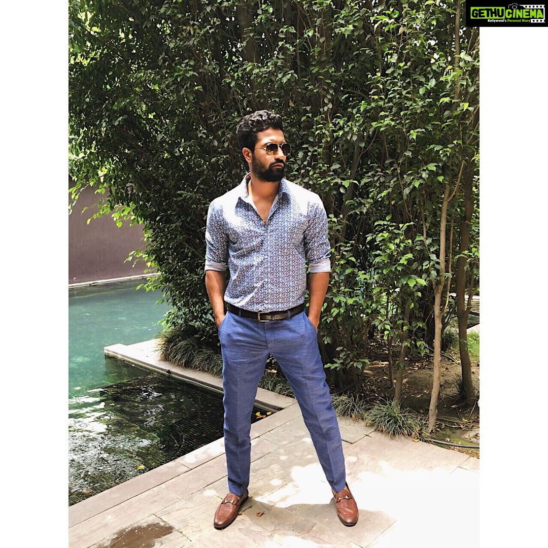 Vicky Kaushal Instagram - Simple & Blue - favourite state of mind! #Raazi11thMay