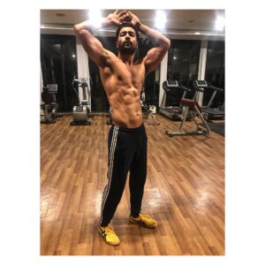 Vicky Kaushal Instagram - Modesty on point!😛...with @rakeshudiyar