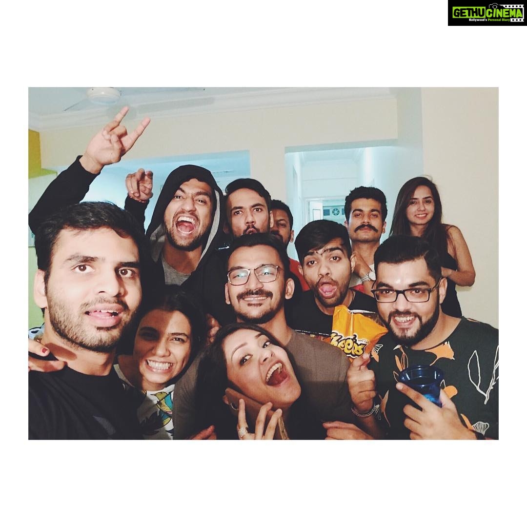 Vicky Kaushal Instagram - The Usual Suspects... #Happy2018 #core