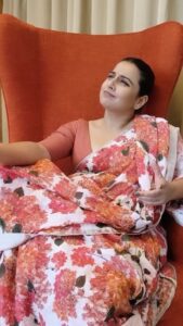Vidya Balan Instagram - I am Fine!

Saree - @anavila_m 
Hair - @bhosleshalaka 
Makeup - @harshjariwala158 
Styling - @who_wore_what_when