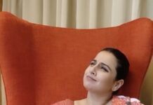 Vidya Balan Instagram - I am Fine! Saree - @anavila_m Hair - @bhosleshalaka Makeup - @harshjariwala158 Styling - @who_wore_what_when