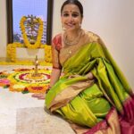 Vidya Balan Instagram – Gearing up for the festive season, candids and khushiyaan 🌺💛✨

Hair – @bhosleshalaka 
Makeup – @harshjariwala158